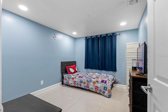 10113 ROYAL ACRES COURT, Tampa, FL 33615