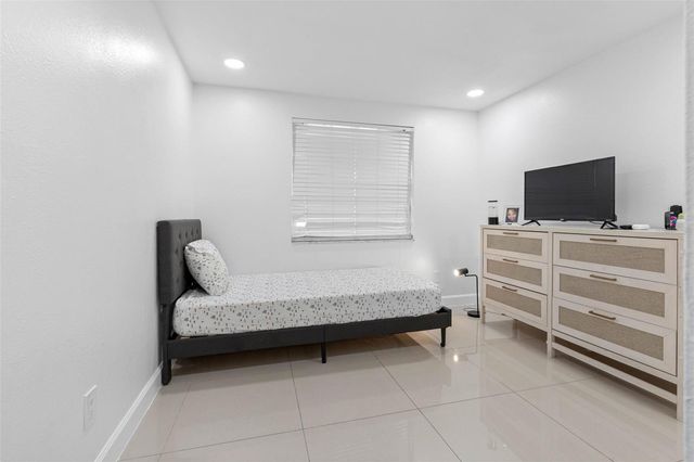 10113 ROYAL ACRES COURT, Tampa, FL 33615