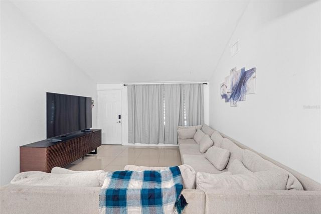 10113 ROYAL ACRES COURT, Tampa, FL 33615