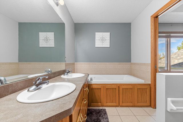 5725 157th Street N, Hugo, MN 55038