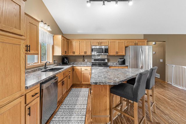 5725 157th Street N, Hugo, MN 55038