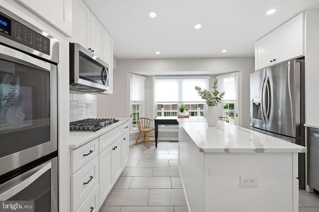 10027 GLENOAK CT, Vienna, VA 22181