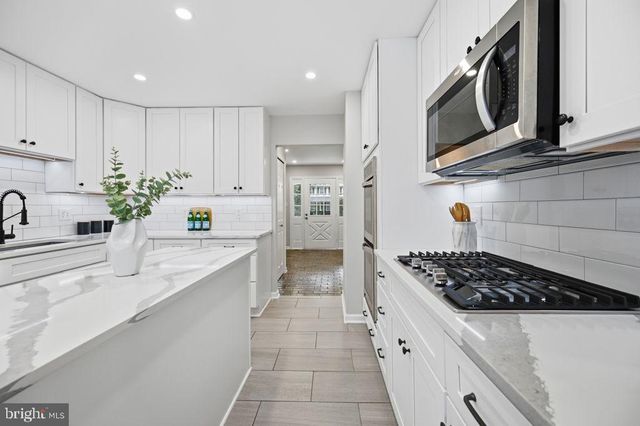 10027 GLENOAK CT, Vienna, VA 22181