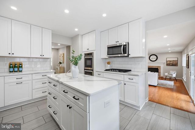 10027 GLENOAK CT, Vienna, VA 22181