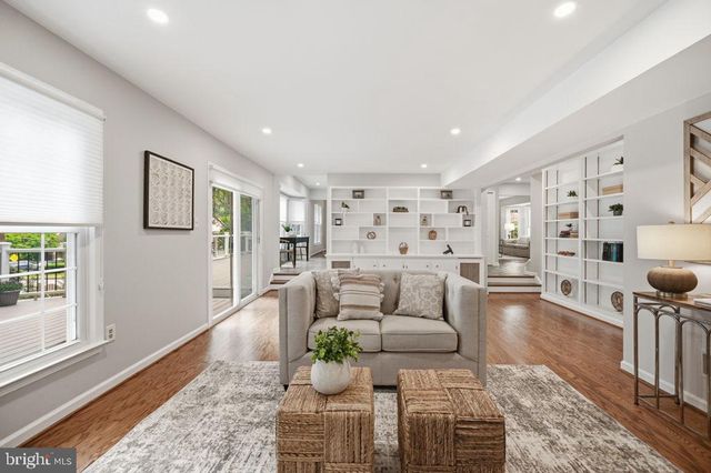 10027 GLENOAK CT, Vienna, VA 22181