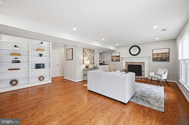 10027 GLENOAK CT, Vienna, VA 22181