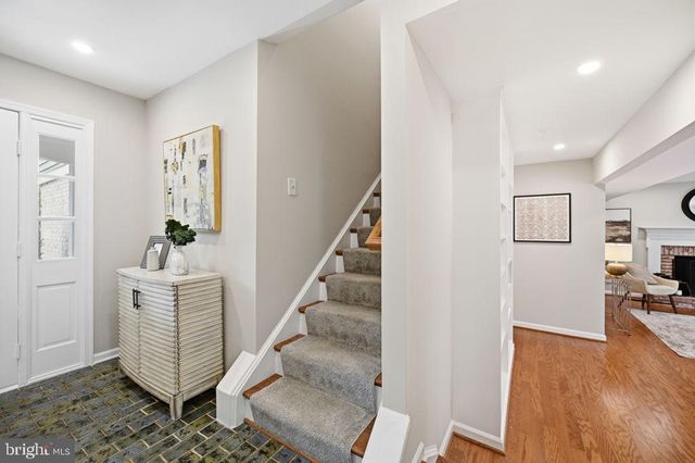 10027 GLENOAK CT, Vienna, VA 22181