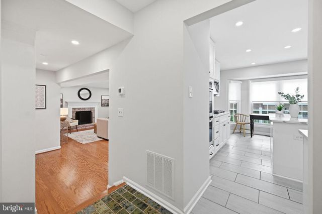 10027 GLENOAK CT, Vienna, VA 22181