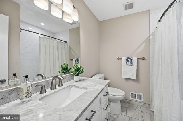 10027 GLENOAK CT, Vienna, VA 22181