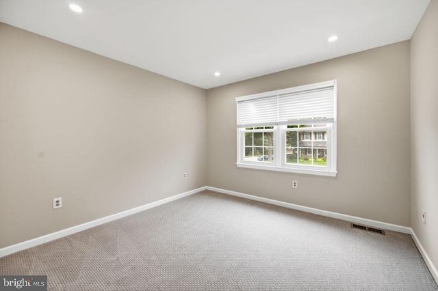 10027 GLENOAK CT, Vienna, VA 22181