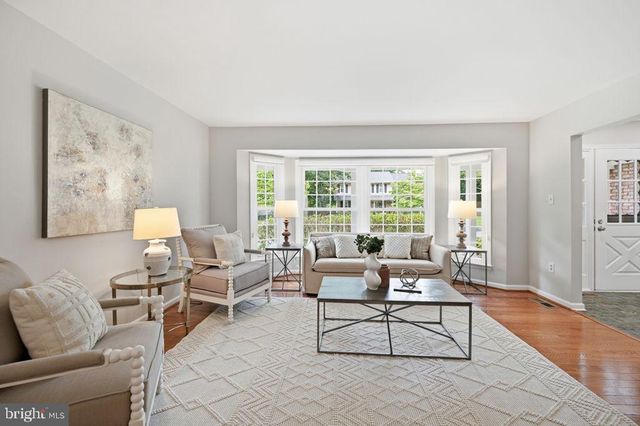 10027 GLENOAK CT, Vienna, VA 22181