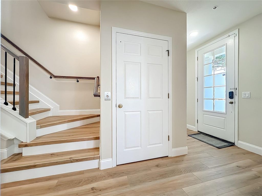 Image 11 of property listing at 1864 PROSPECT AVENUE, Orlando, FL 32814