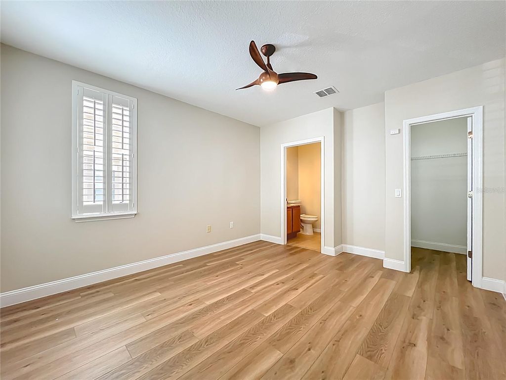 Image 16 of property listing at 1864 PROSPECT AVENUE, Orlando, FL 32814