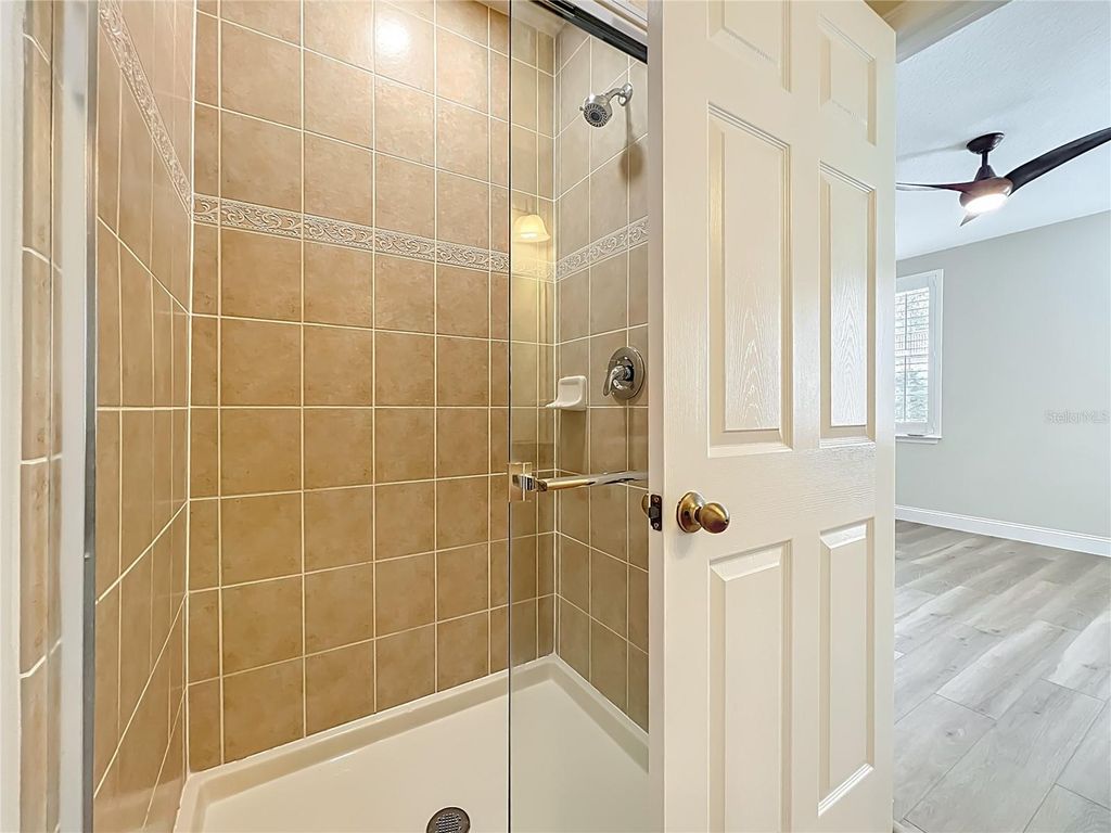 Image 18 of property listing at 1864 PROSPECT AVENUE, Orlando, FL 32814