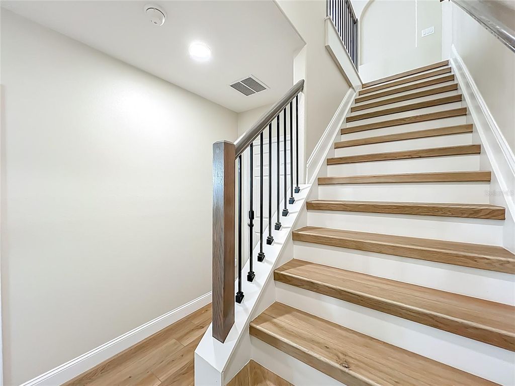 Image 20 of property listing at 1864 PROSPECT AVENUE, Orlando, FL 32814