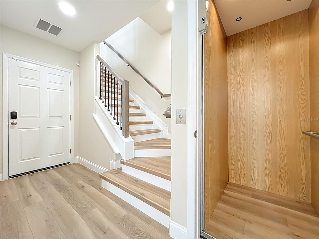 Image 7 of property listing at 1864 PROSPECT AVENUE, Orlando, FL 32814