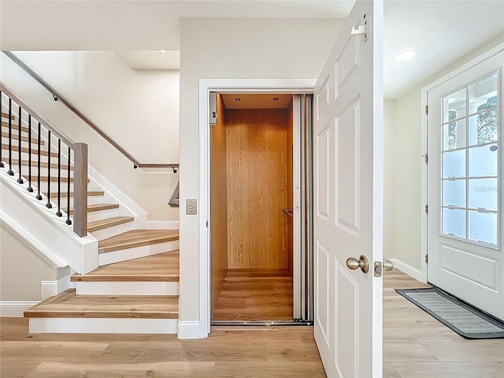 Image 8 of property listing at 1864 PROSPECT AVENUE, Orlando, FL 32814