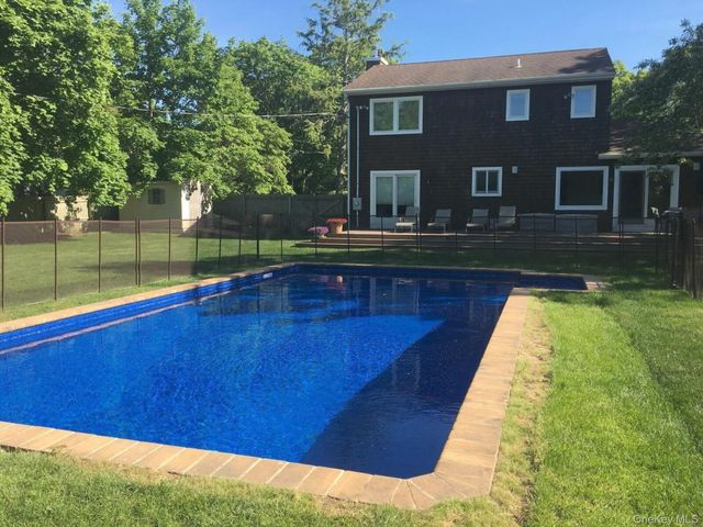20 Meeting House Road, Quiogue, NY 11978