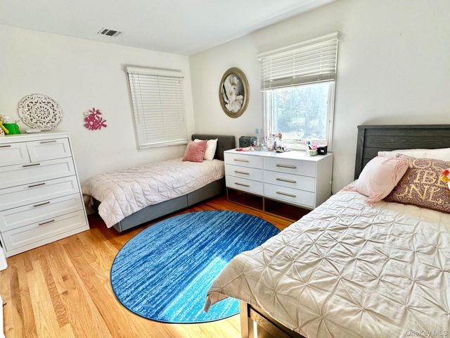 20 Meeting House Road, Quiogue, NY 11978