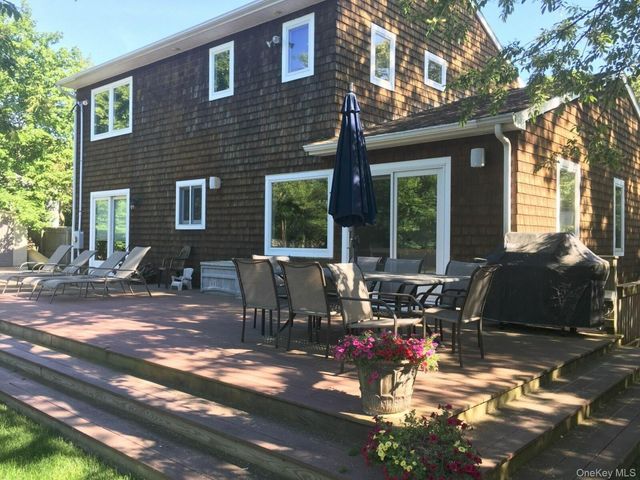 20 Meeting House Road, Quiogue, NY 11978
