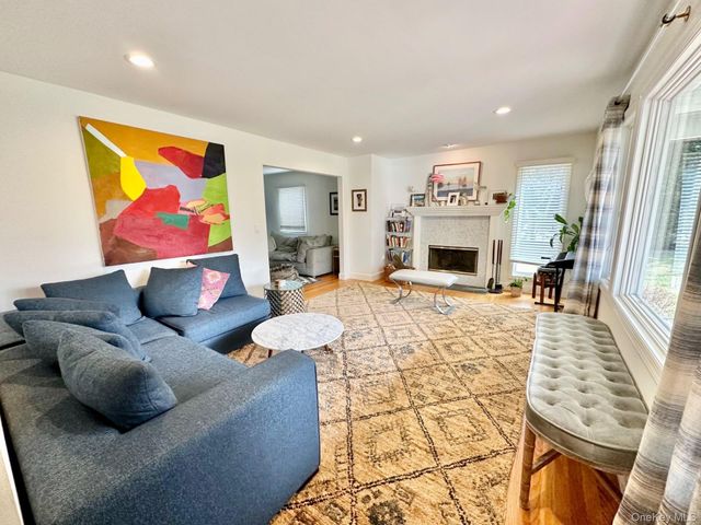 20 Meeting House Road, Quiogue, NY 11978