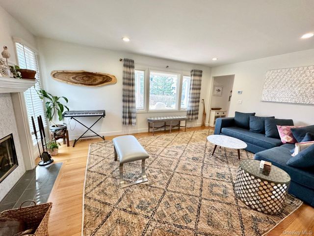 20 Meeting House Road, Quiogue, NY 11978