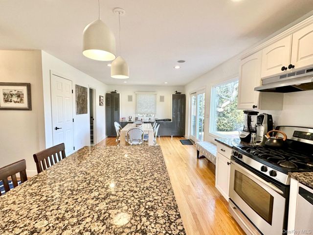 20 Meeting House Road, Quiogue, NY 11978