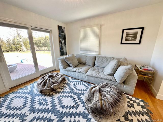 20 Meeting House Road, Quiogue, NY 11978
