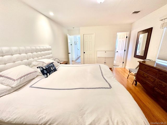 20 Meeting House Road, Quiogue, NY 11978