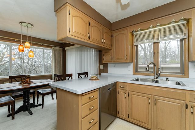 1073 Forest Hills Drive SW, Rochester, MN 55902