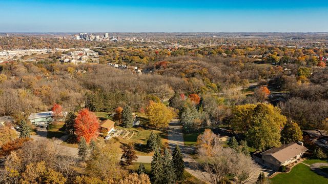 1073 Forest Hills Drive SW, Rochester, MN 55902