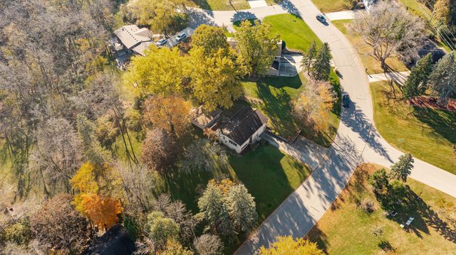 1073 Forest Hills Drive SW, Rochester, MN 55902