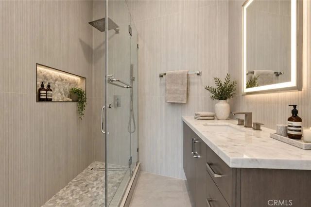 8633 Hollywood, Los Angeles, CA 90069