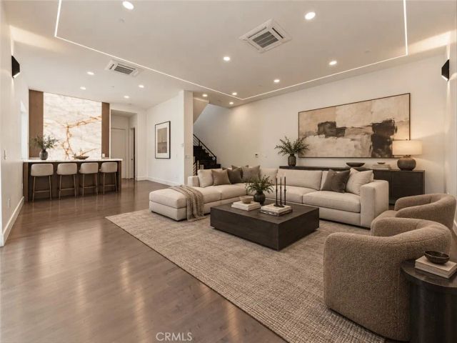 8633 Hollywood, Los Angeles, CA 90069