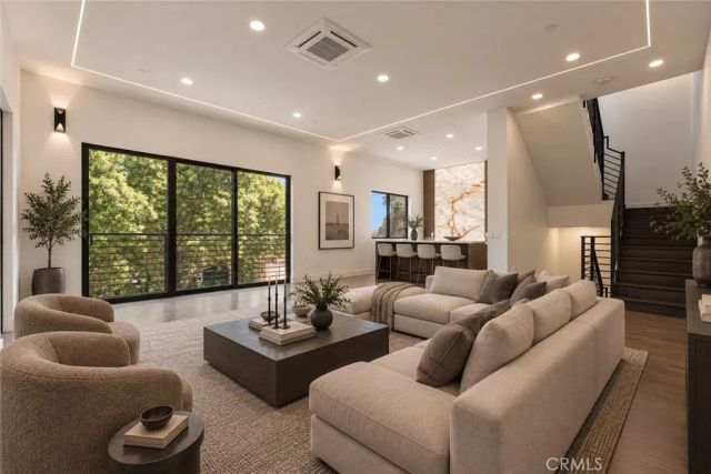 8633 Hollywood, Los Angeles, CA 90069