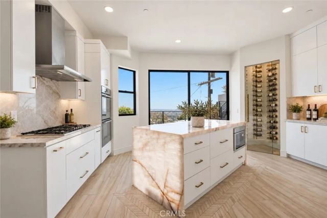 8633 Hollywood, Los Angeles, CA 90069