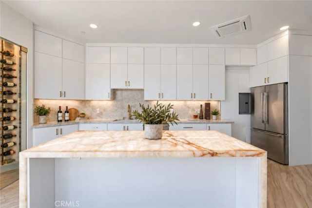 8633 Hollywood, Los Angeles, CA 90069