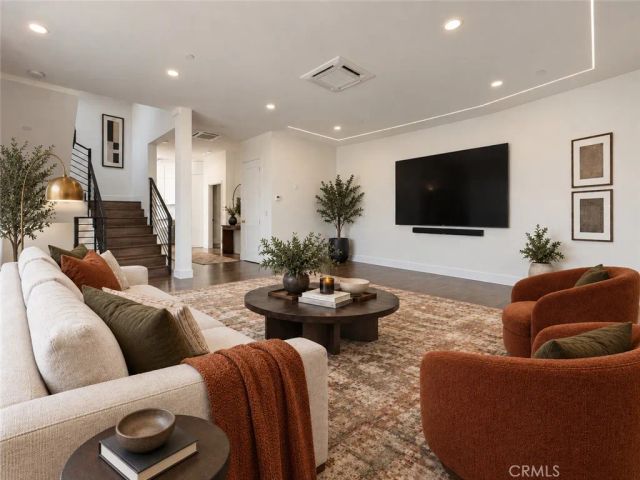 8633 Hollywood, Los Angeles, CA 90069