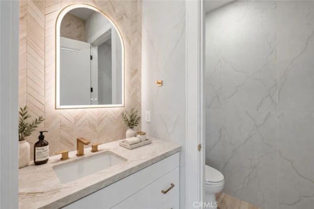 8633 Hollywood, Los Angeles, CA 90069