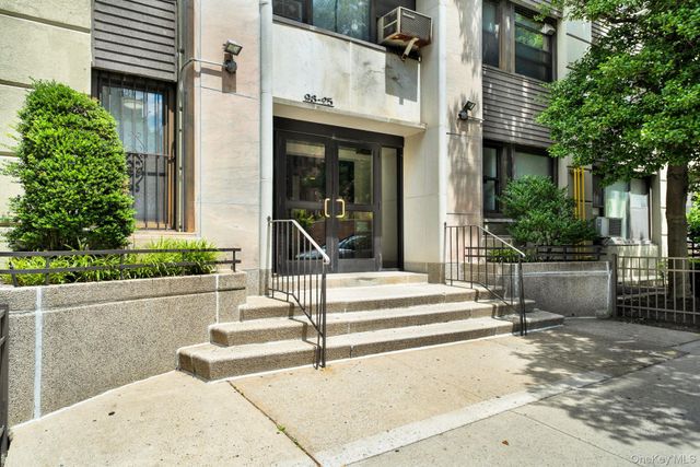 98-25 64th Road 2B, Rego Park, NY 11374