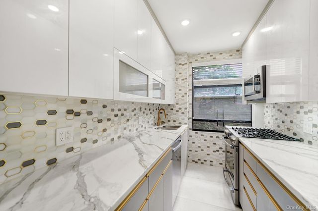 98-25 64th Road 2B, Rego Park, NY 11374