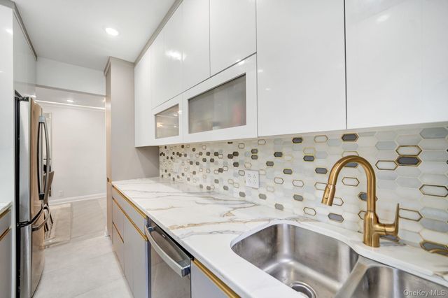 98-25 64th Road 2B, Rego Park, NY 11374