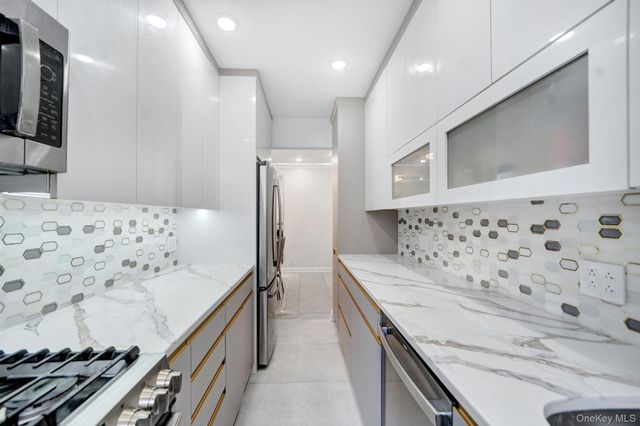 98-25 64th Road 2B, Rego Park, NY 11374