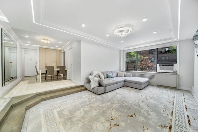 98-25 64th Road 2B, Rego Park, NY 11374
