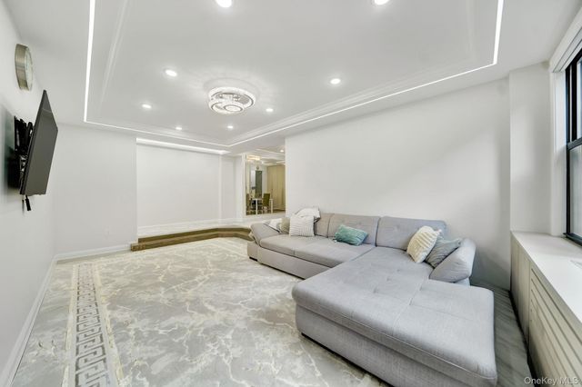 98-25 64th Road 2B, Rego Park, NY 11374