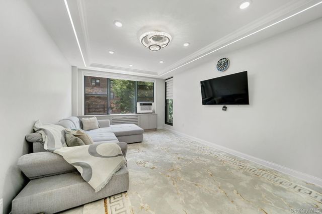 98-25 64th Road 2B, Rego Park, NY 11374