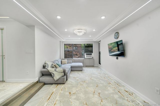 98-25 64th Road 2B, Rego Park, NY 11374