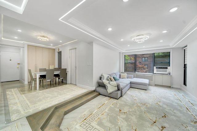 98-25 64th Road 2B, Rego Park, NY 11374