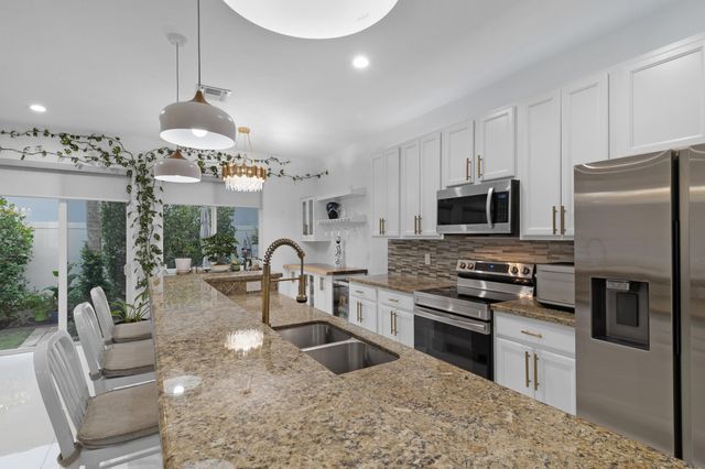 732 SE 2nd Street 732, Pompano Beach, FL 33060