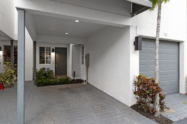 732 SE 2nd Street 732, Pompano Beach, FL 33060